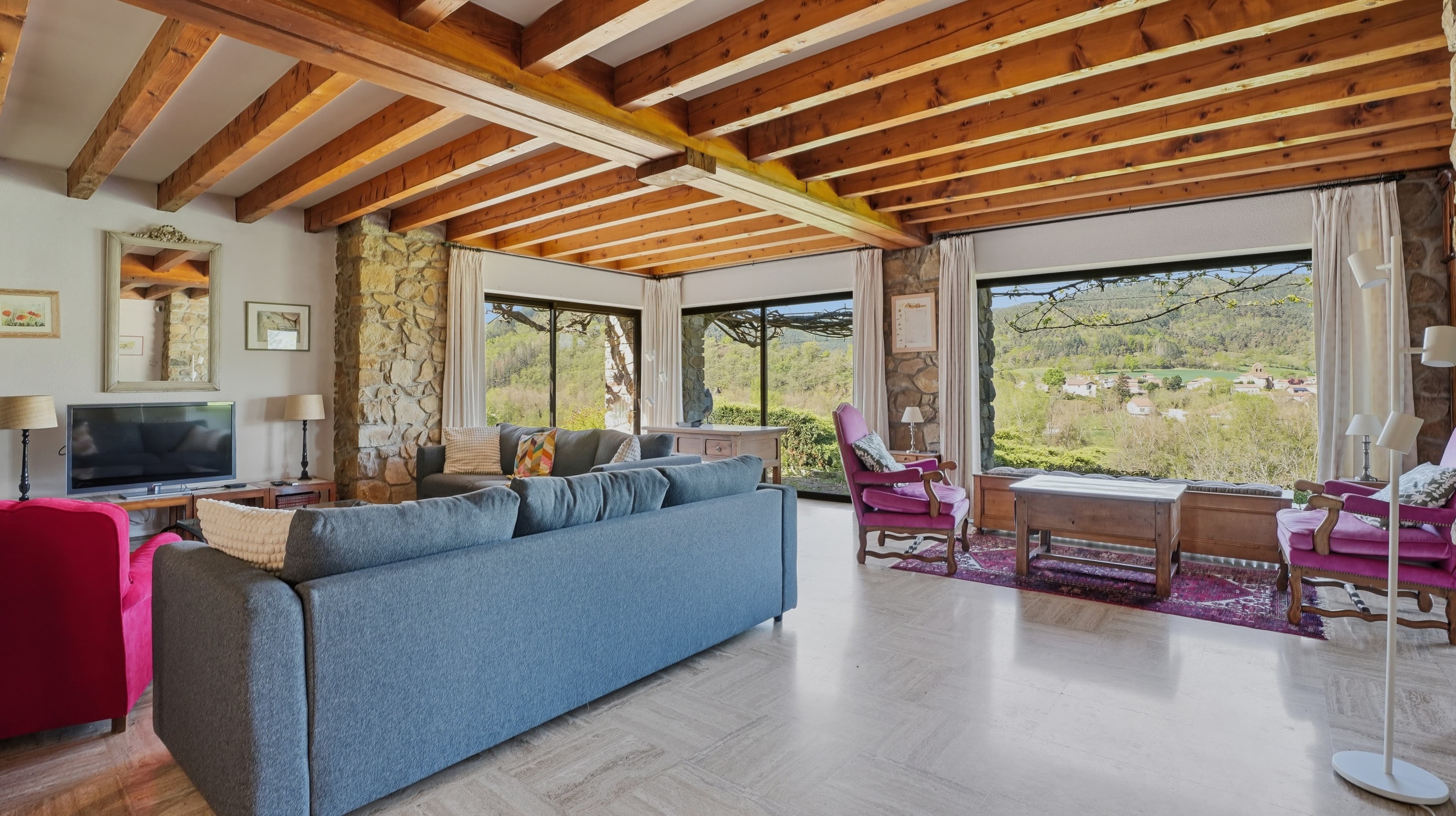 Intérieur de villa avec vue panoramique, réalisation Altprod